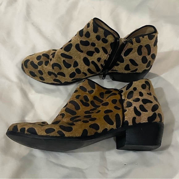 🎈EXPRESSION women’s boots  leopard print size 6 - Picture 1 of 8